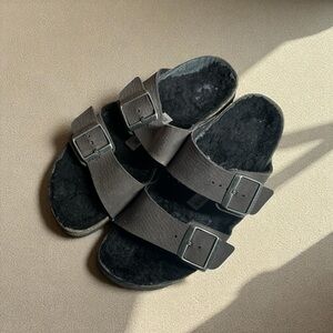 Birkenstock Arizona Shearling Sandals - Size EU 39 / US women’s 8.
